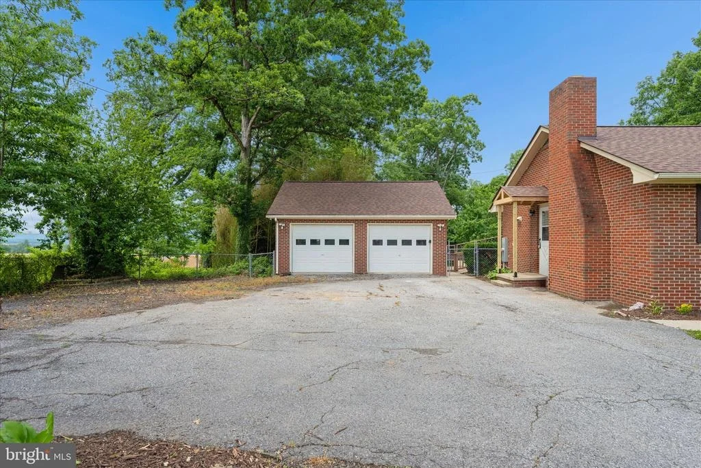 Photo of 7052 LINGANORE ROAD