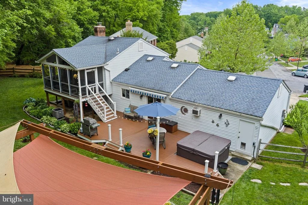 Photo of 10000 MADRONAWOOD DRIVE