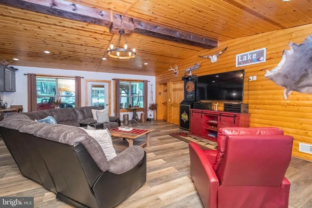 Photo of 495 WHITE OAK DRIVE