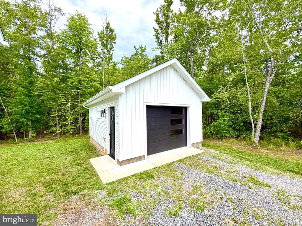Photo of 9807 ROBERT E LEE DRIVE