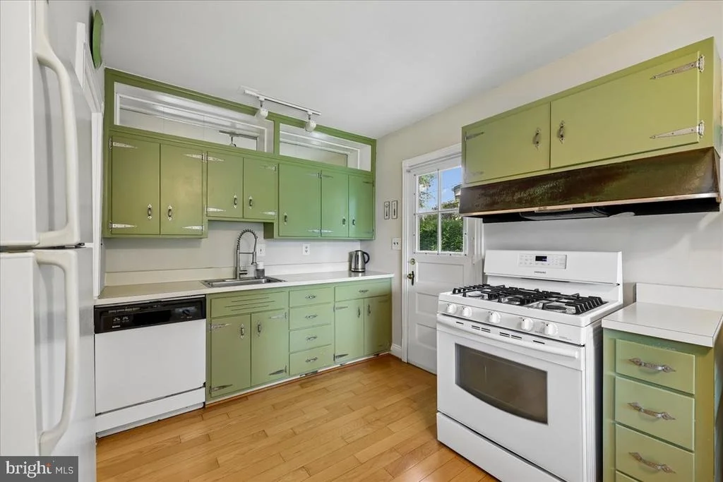 Photo of 10404 AMHERST AVENUE