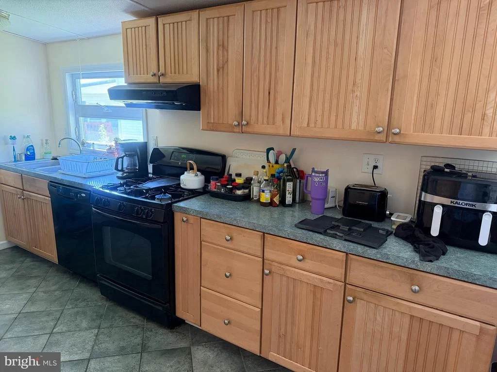 Photo of 273 MAYFLOWER DR