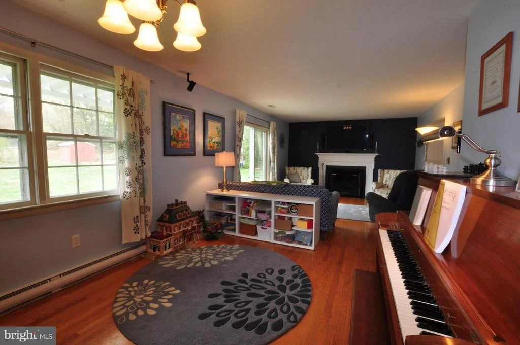 Photo of 10121 JOHNS DRIVE