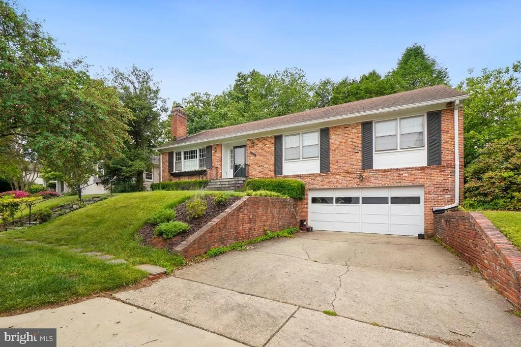 Photo of 7214 POMANDER LANE
