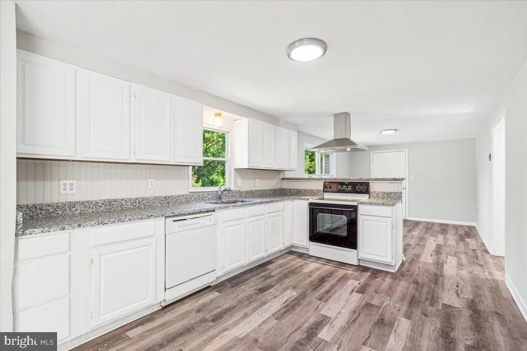 Photo of 6347 DAVIS ROAD