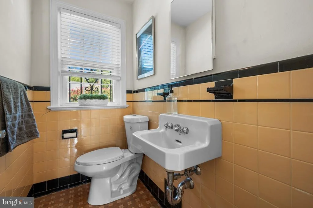Photo of 1667 PRIMROSE ROAD NW