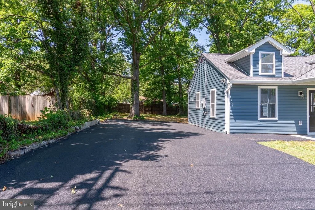 Photo of 9208 LANHAM SEVERN ROAD