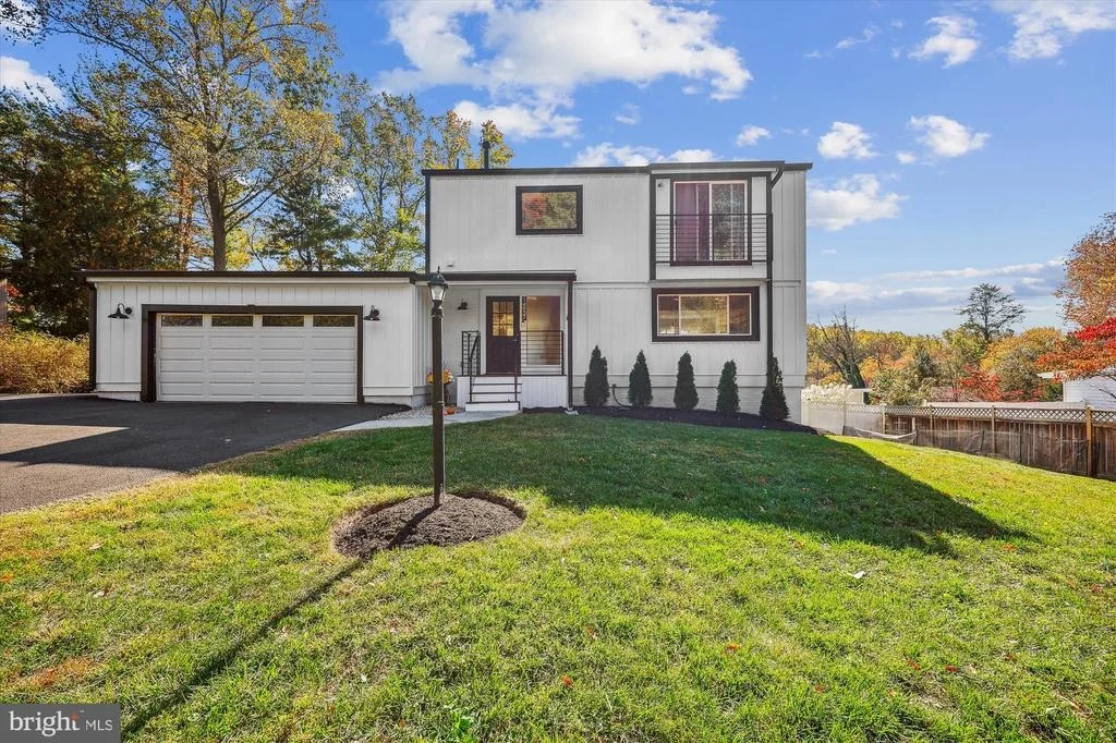 Photo of 14937 WELLWOOD ROAD