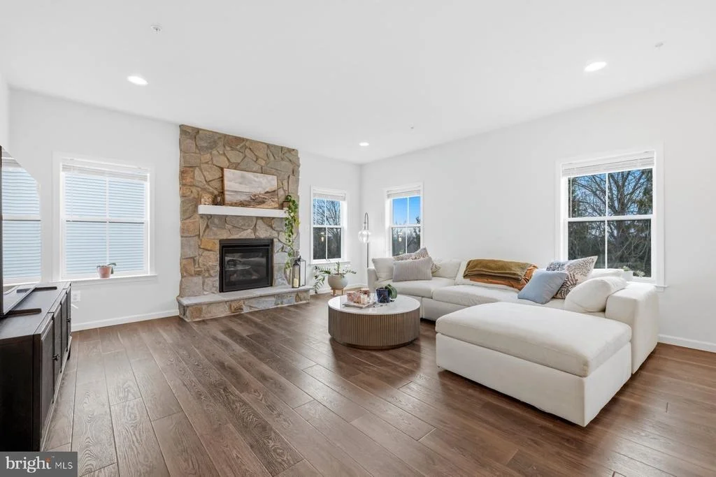 Photo of 2758 HILLFIELD DRIVE