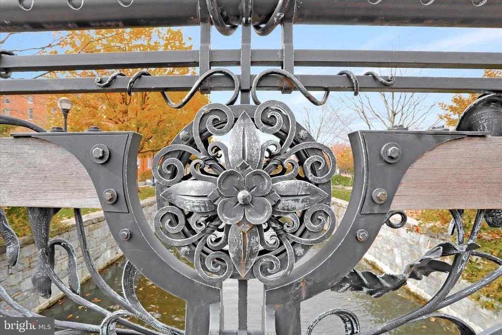 Photo of 20 MAXWELL SQUARE