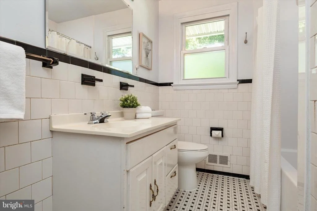 Photo of 596 FOREST VIEW ROAD