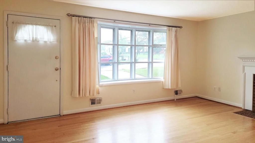 Photo of 3926 HOWARD STREET