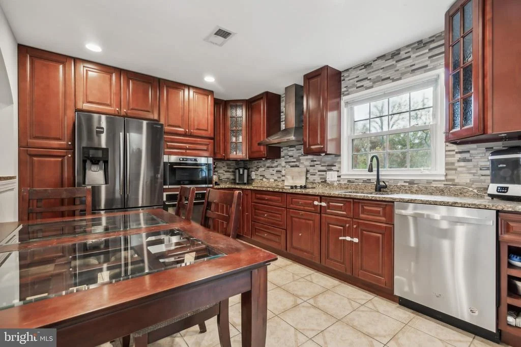 Photo of 18916 WHITE OAK DRIVE