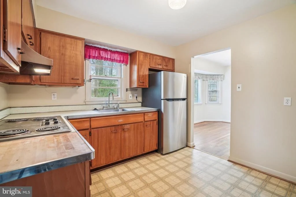 Photo of 5906 PARKWAY DRIVE