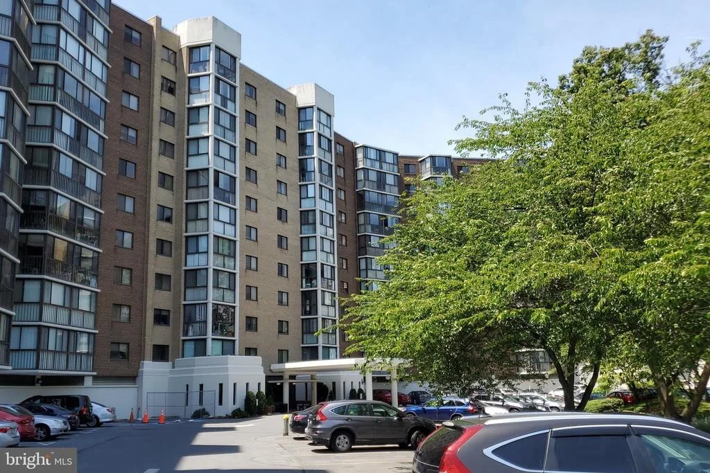 Photo of Unit 1605 at 15101 INTERLACHEN DRIVE