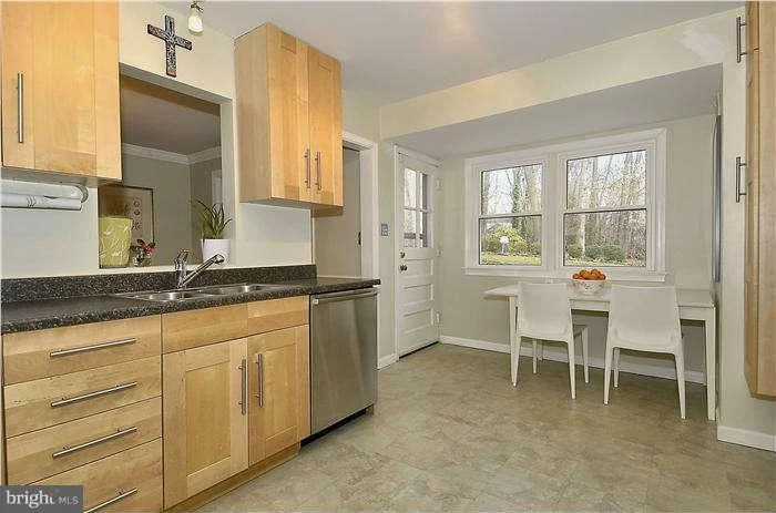 Photo of 1130 CAMERON ROAD