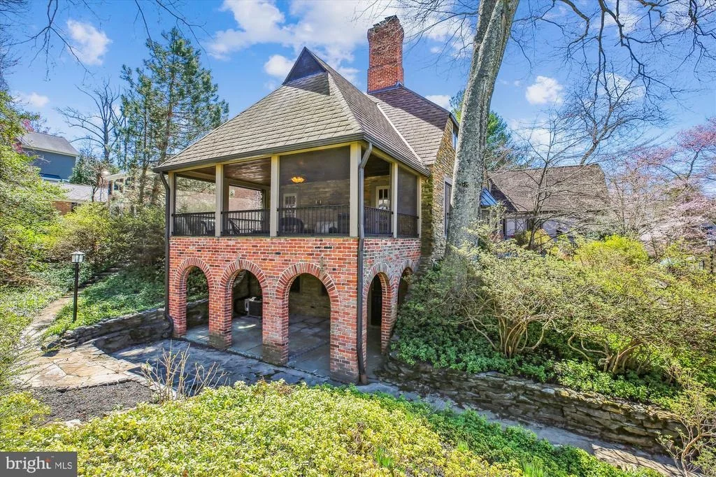 Photo of 4116 BEVERLY ROAD