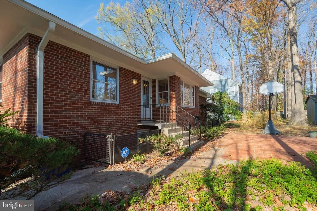 Photo of 10207 LARISTON LANE