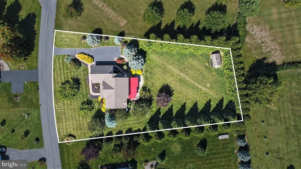 Photo of 12 E SUMMIT DRIVE