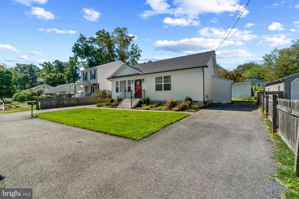 Photo of 1724 TACOMA ROAD