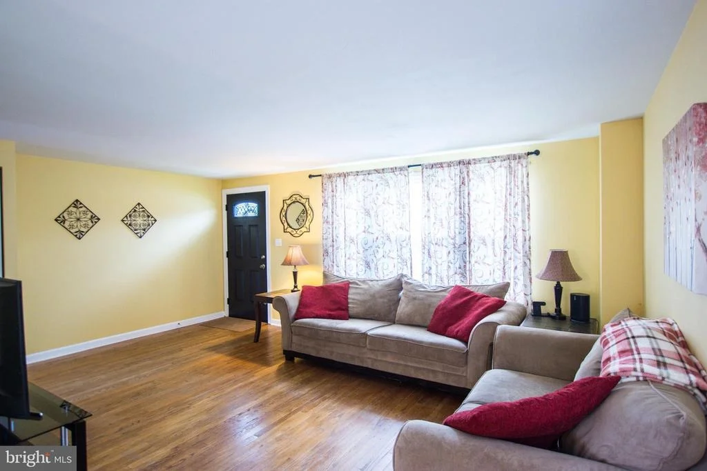 Photo of 1019 GROVEHILL ROAD
