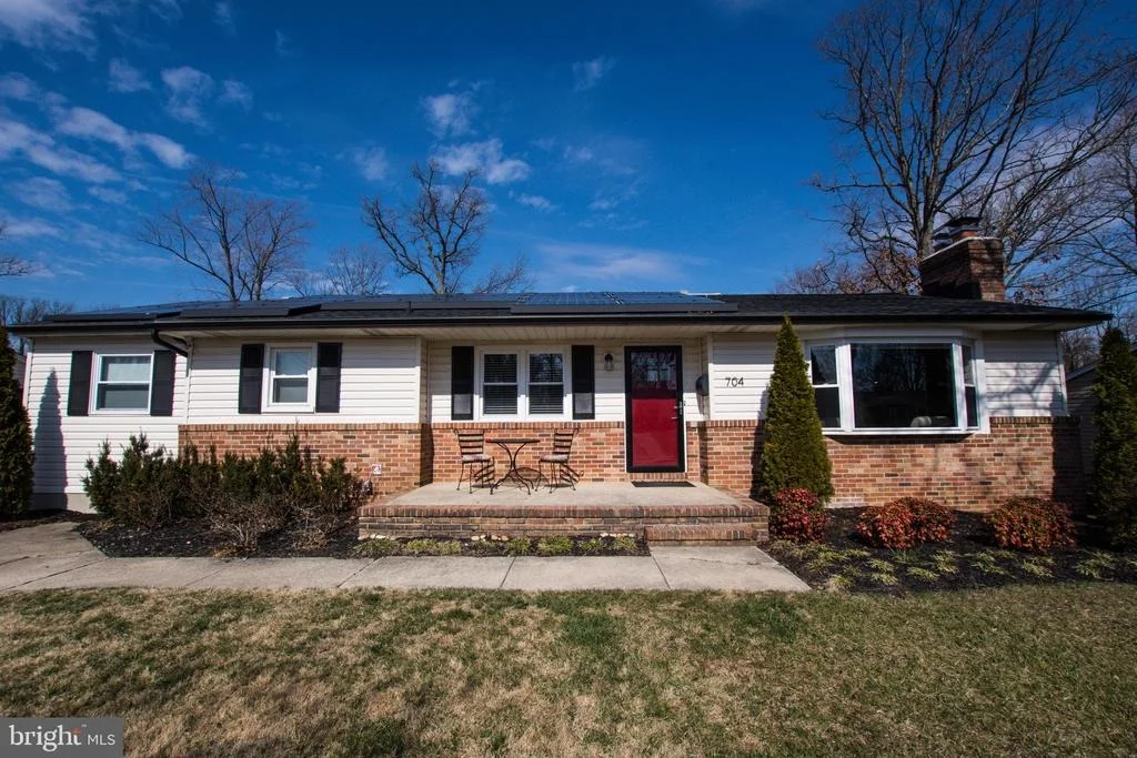 Photo of 704 W MAPLE ROAD