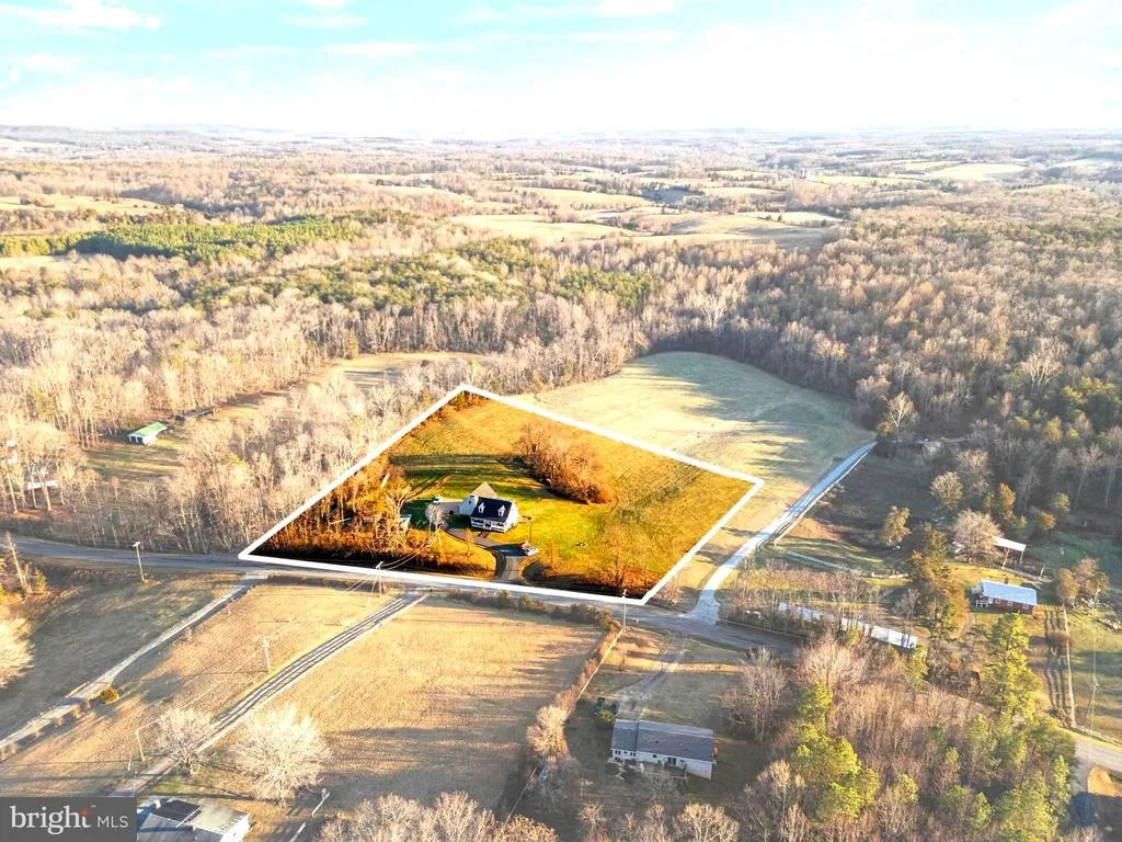Photo of 3266 THOROUGHFARE ROAD