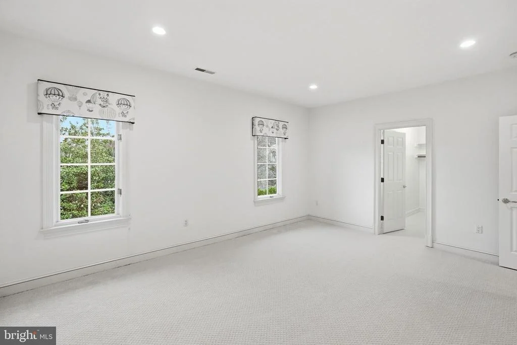 Photo of 904 MACKALL AVENUE