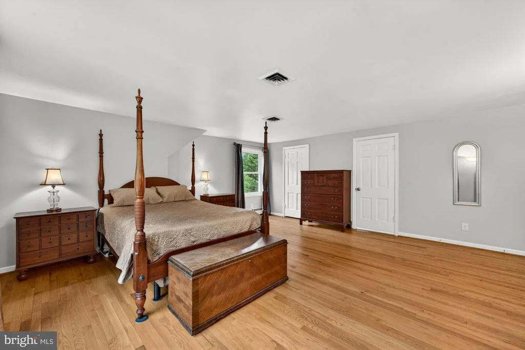 Photo of 11416 VALE ROAD
