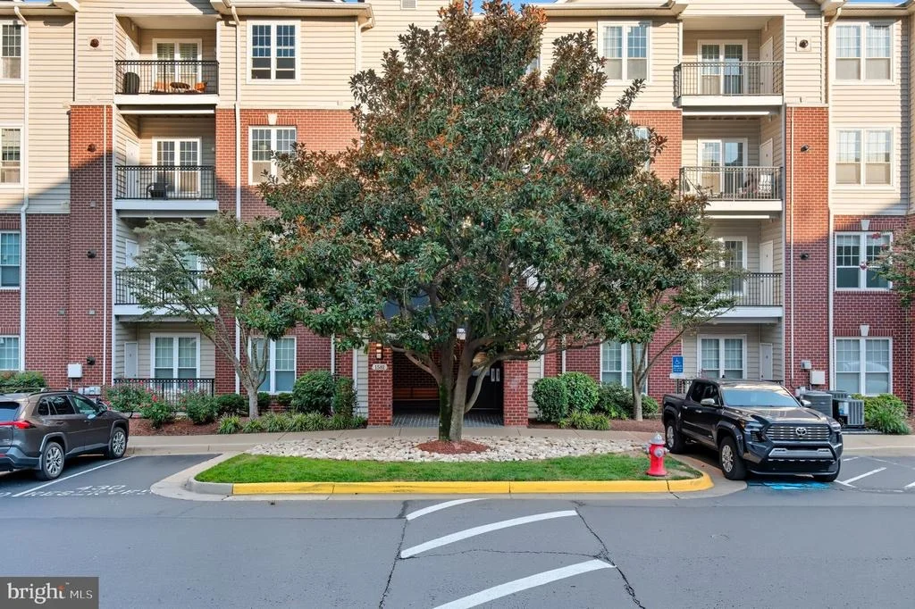 Photo of Unit 5203 at 1581 SPRING GATE DRIVE
