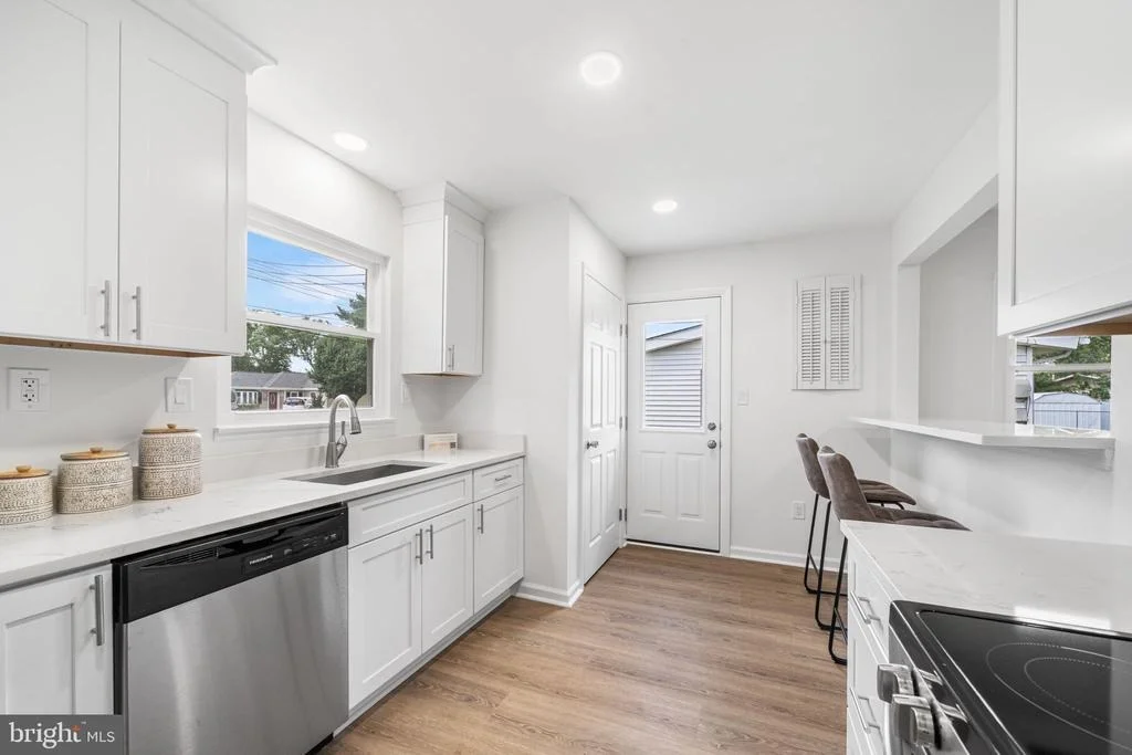 Photo of 6221 APACHE STREET