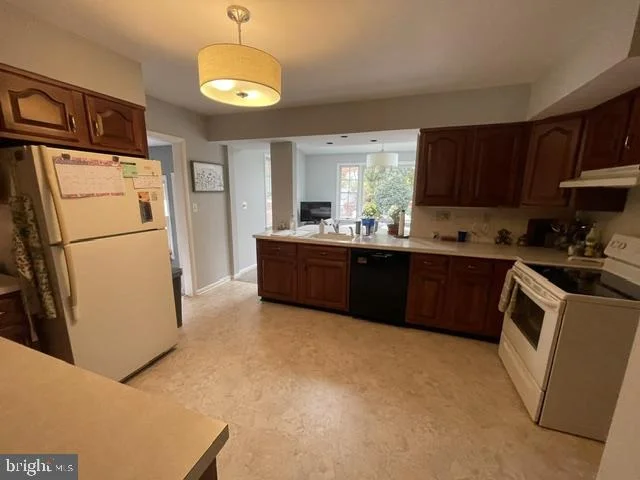 Photo of 321 N STANWICK ROAD