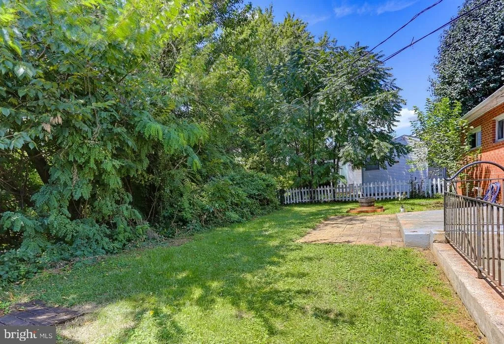Photo of 6000 MOOREHEAD ROAD