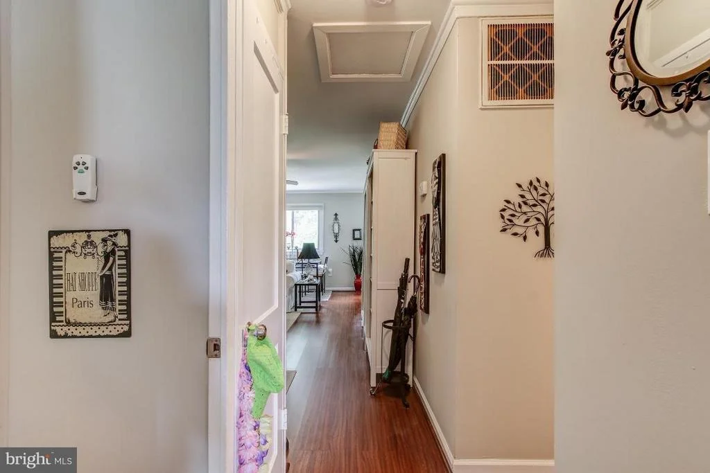 Photo of 830 WHITE WAY