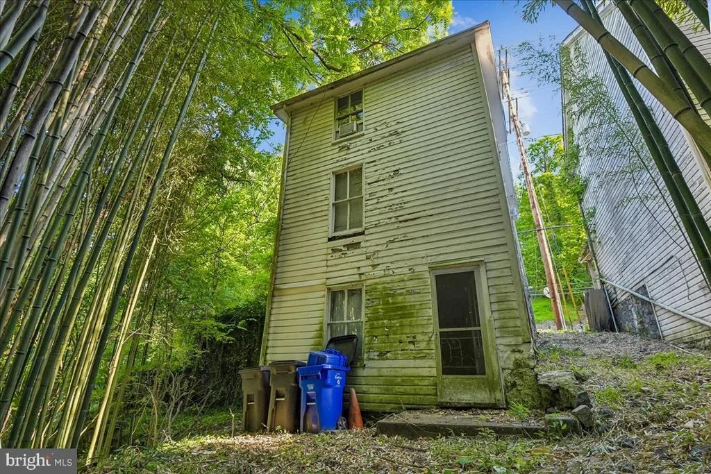 Photo of 8472 FREDERICK ROAD