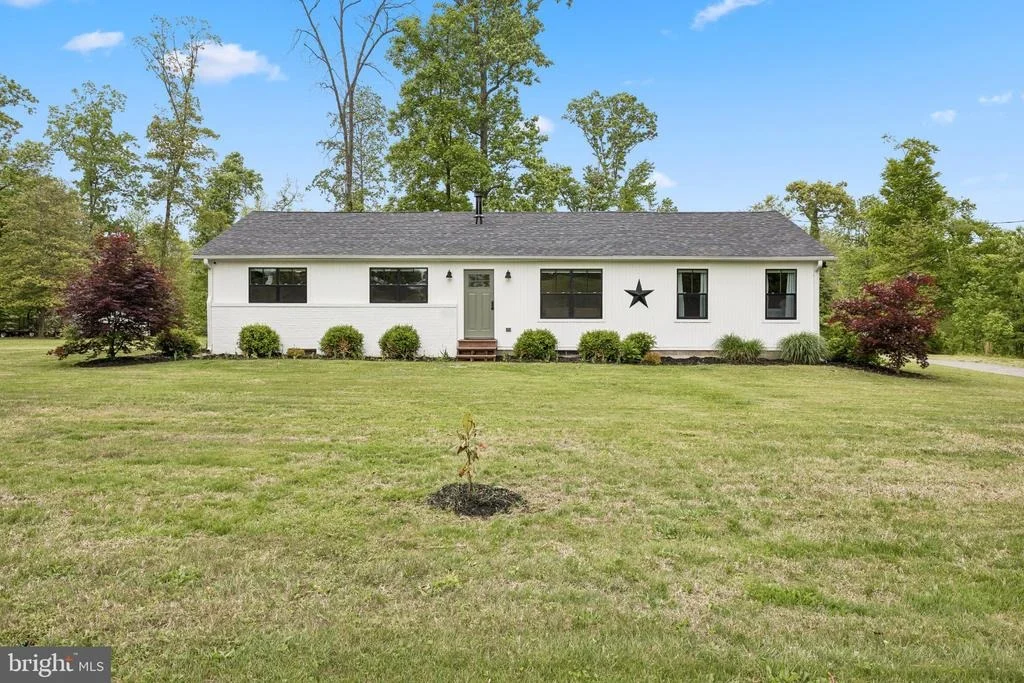 Photo of 9816 FAIRLEE ROAD