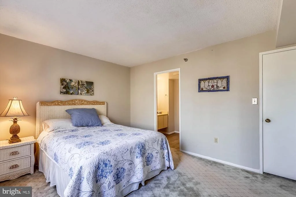 Photo of Unit 3522 at 15115 INTERLACHEN DRIVE