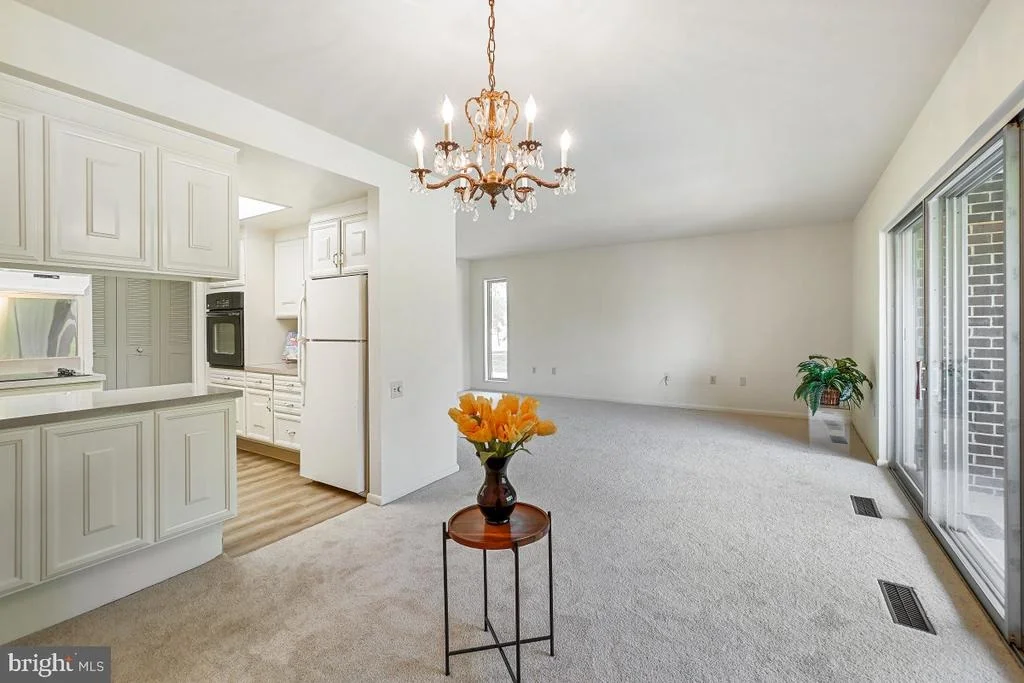 Photo of Unit 682A at 3320 GLENEAGLES DRIVE