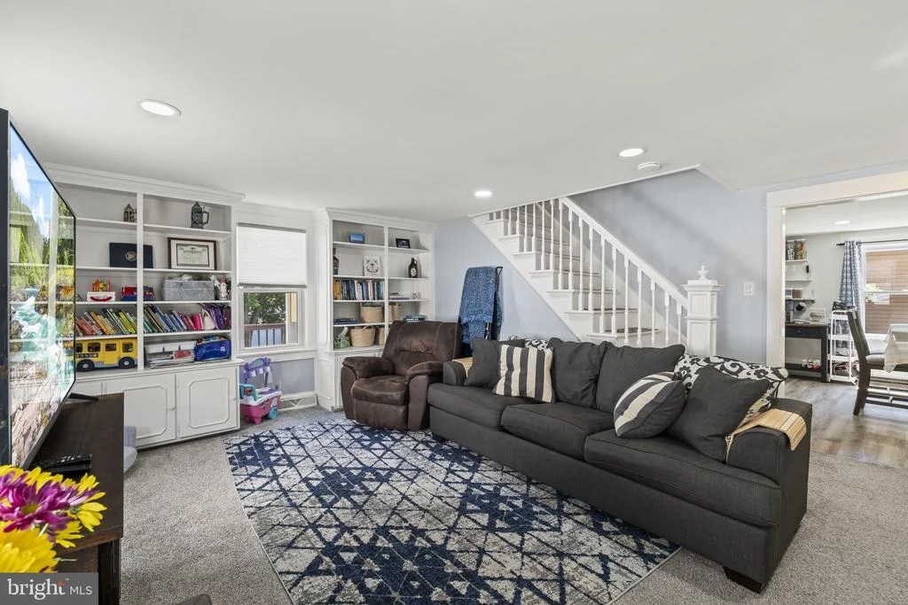 Photo of 425 FLORENCE AVENUE