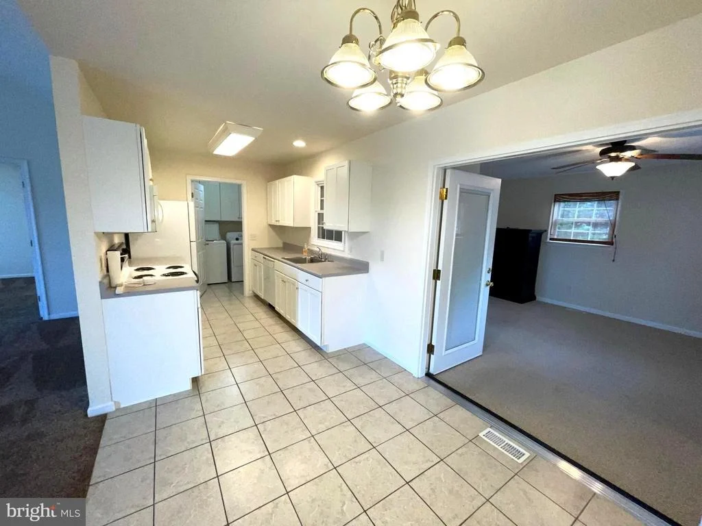 Photo of 28 CIRCLE DRIVE W