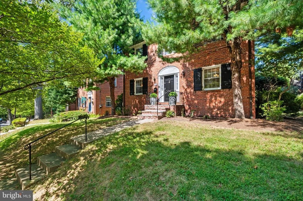 Photo of 1667 PRIMROSE ROAD NW