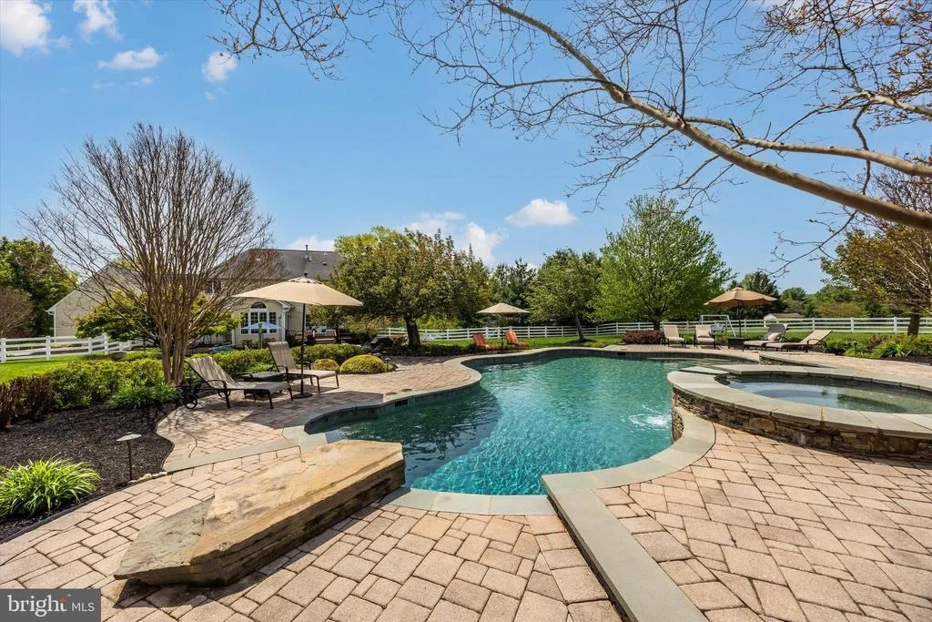Photo of 6170 CHALLEDON CIRCLE