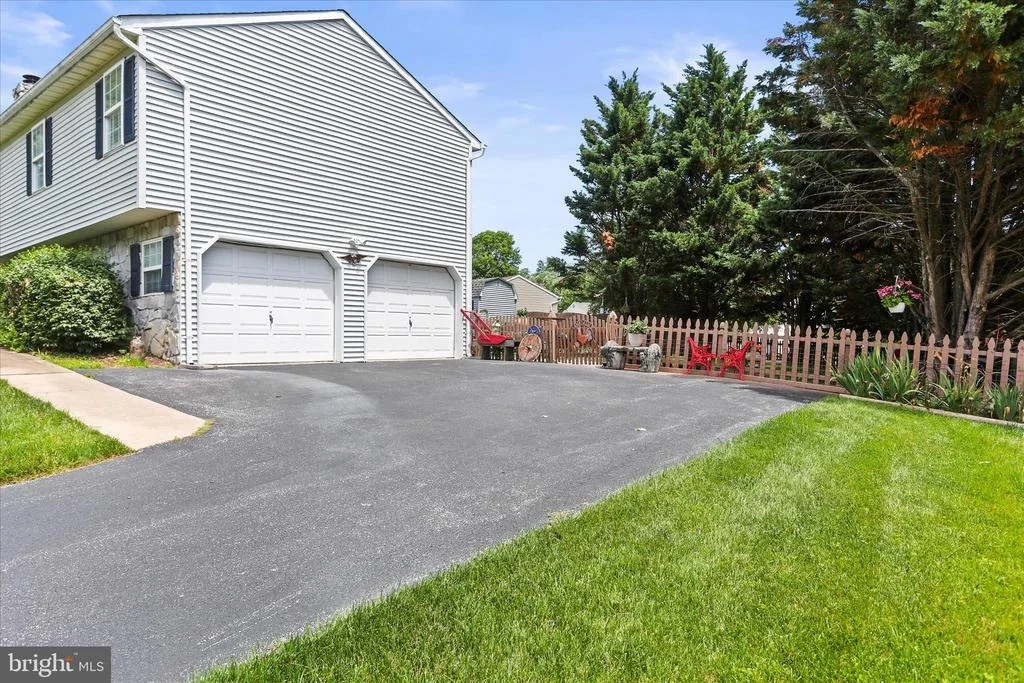 Photo of 17 ECKER AVENUE