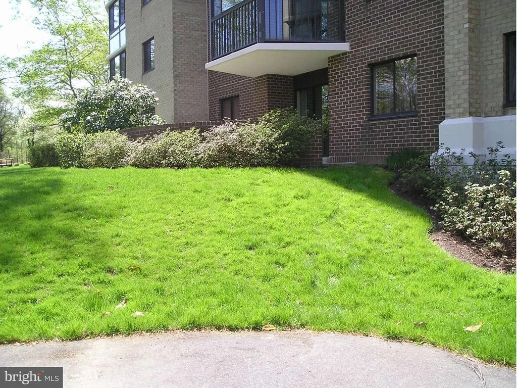 Photo of Unit 2106 at 15107 INTERLACHEN DRIVE