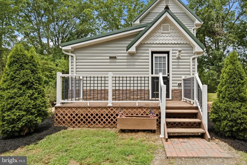 Photo of 1804 SIXES ROAD