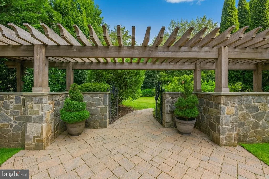Photo of 8305 FOX HAVEN DRIVE