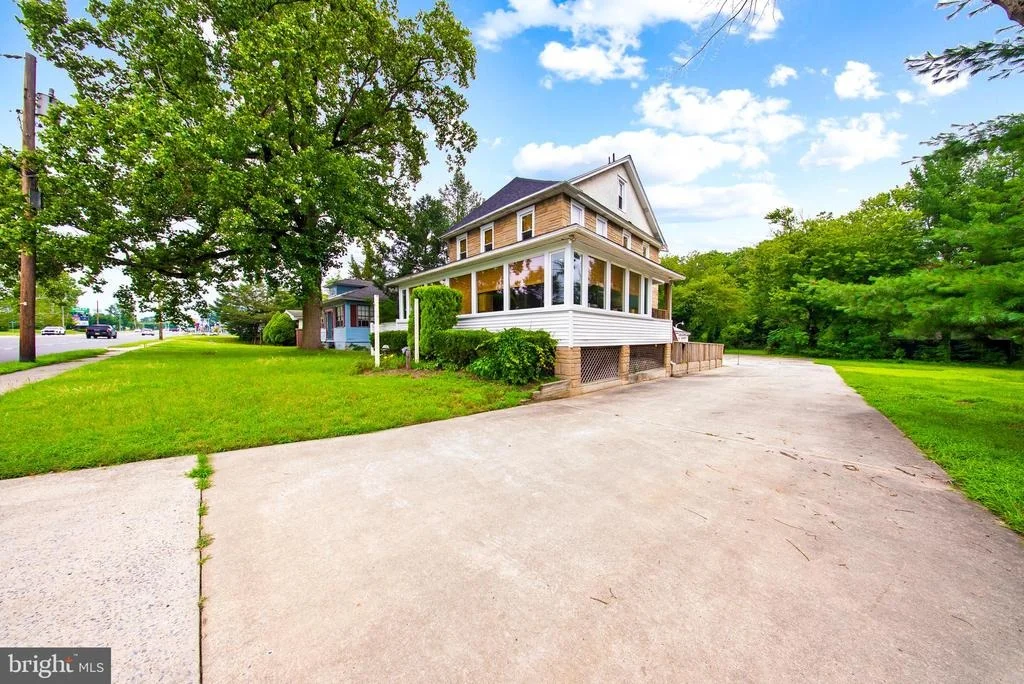 Photo of 1124 MANTUA PIKE