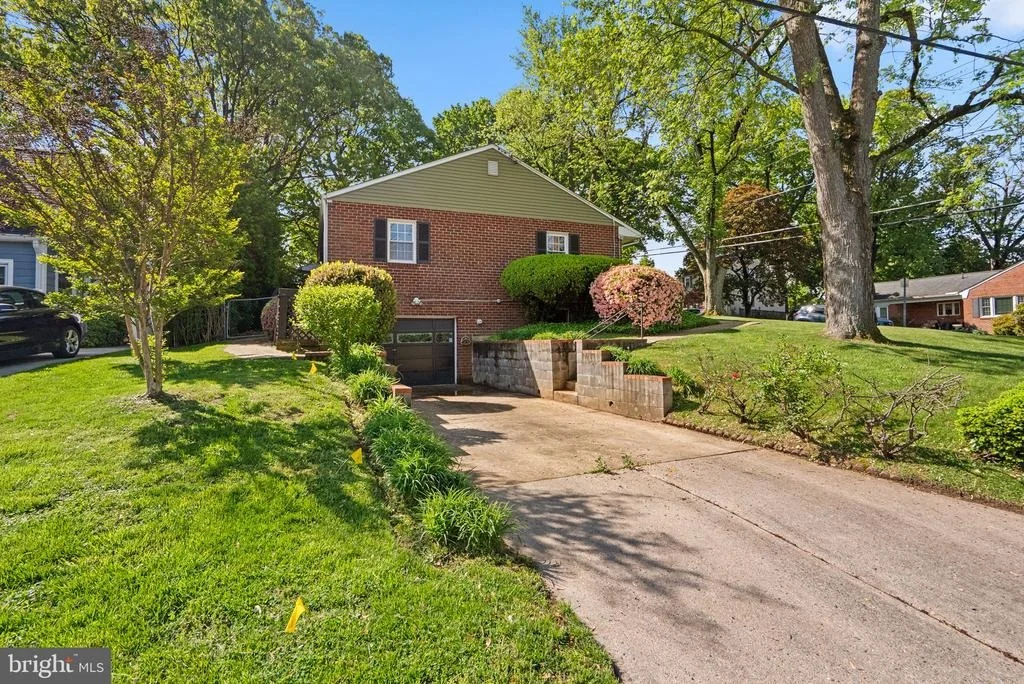 Photo of 9807 MERWOOD LANE