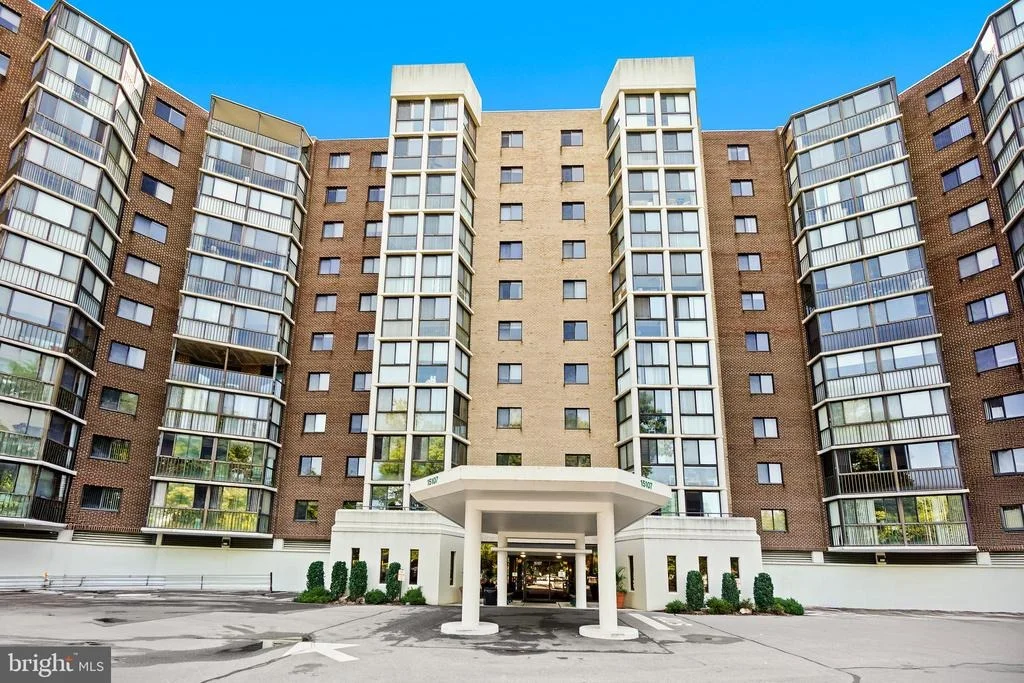 Photo of Unit 2716 at 15107 INTERLACHEN DRIVE
