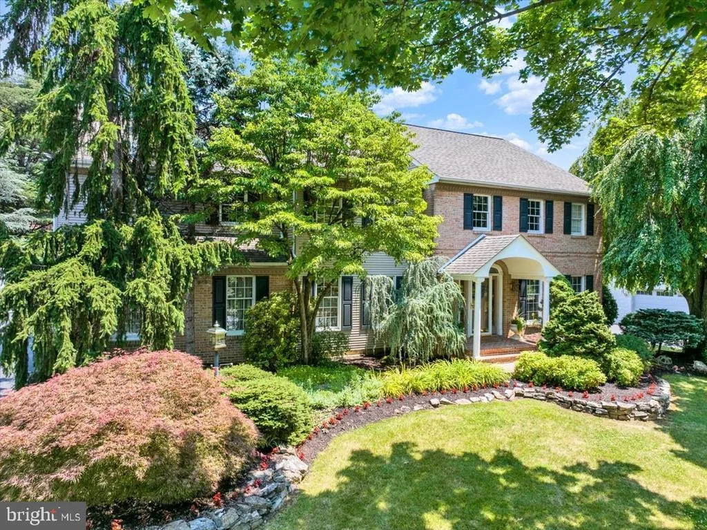 Photo of 225 LOGAN AVENUE